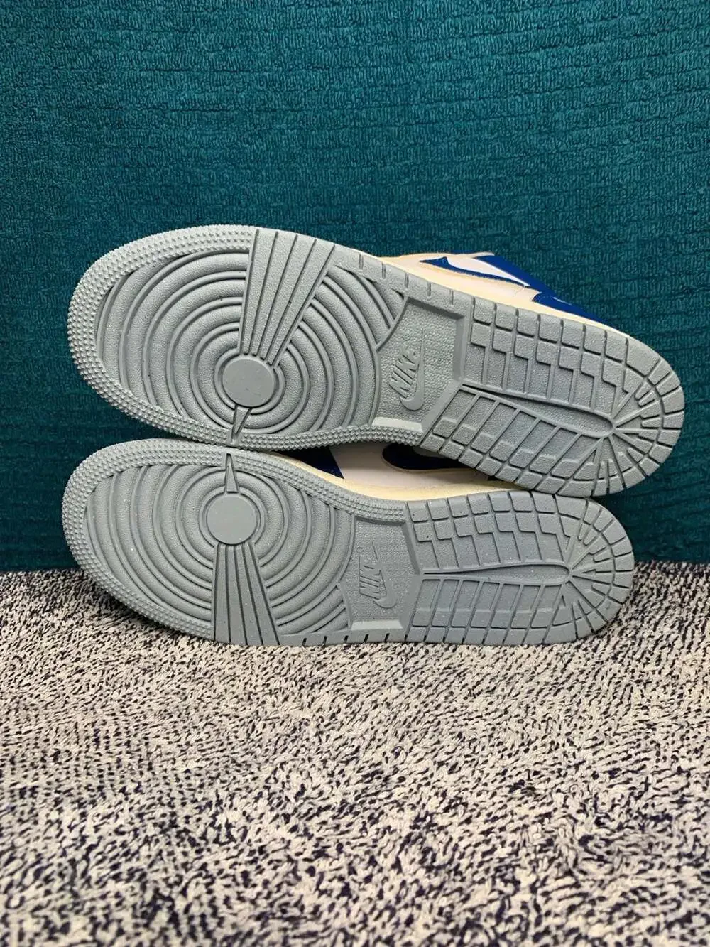 Nike Air Jordan 1 Low SE(GS) White/Industrial Blue Youth Size 5.5, Women Size 7